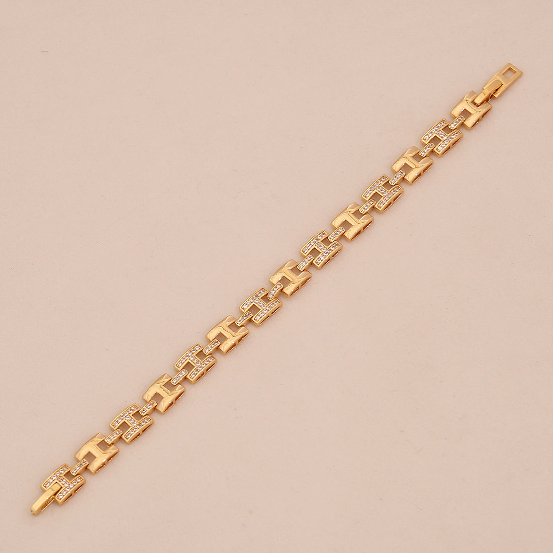 Fashionable Snake-Shaped Zirconia Micro-Paved Copper Bracelet for Women with Luxe Minimalist Appeal