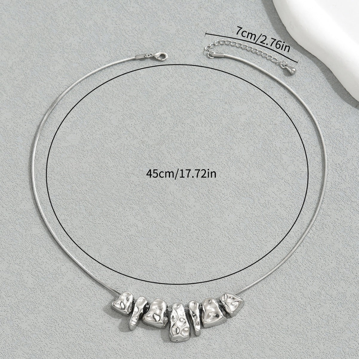 Collar Colgante Geométrico Minimalista para Mujer con Colgante de Cobre y Acabado Chapado, Cadena de Cuello Plegada Irregular