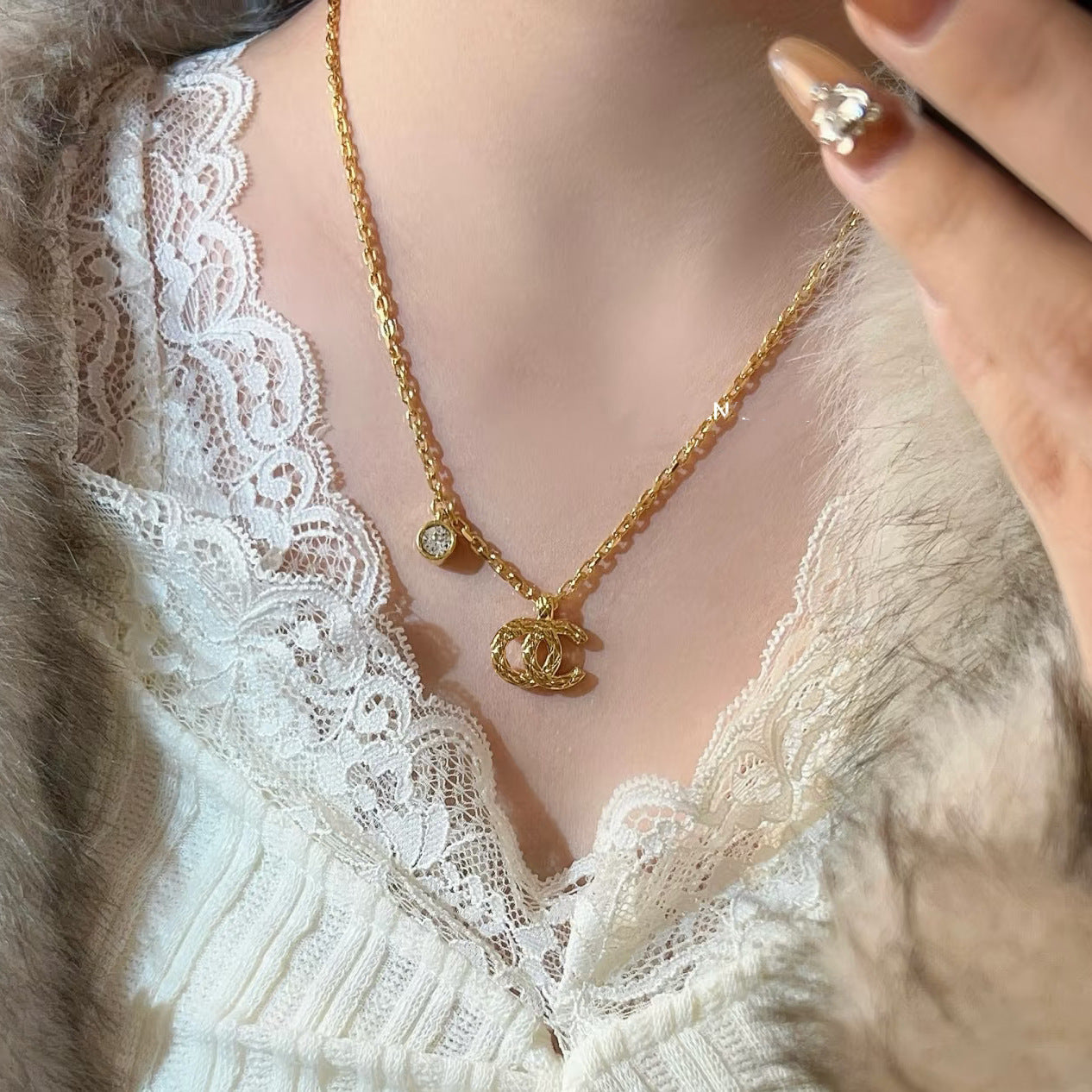 Orecchini eleganti a scacchiera in ottone placcato oro con perno in argento sterling 925 per donna