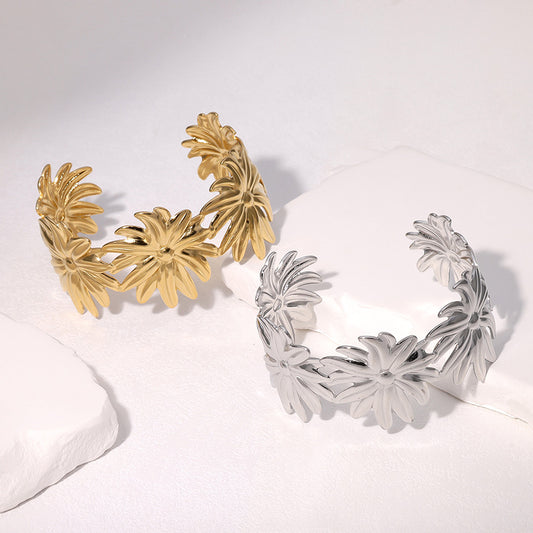 Minimalist Gold Plated Stainless Steel Daisy Bracelet for Women