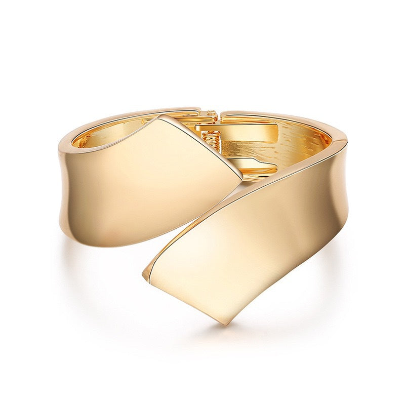 Minimalist Geometric Alloy Plated Bracelet for Casual Commute