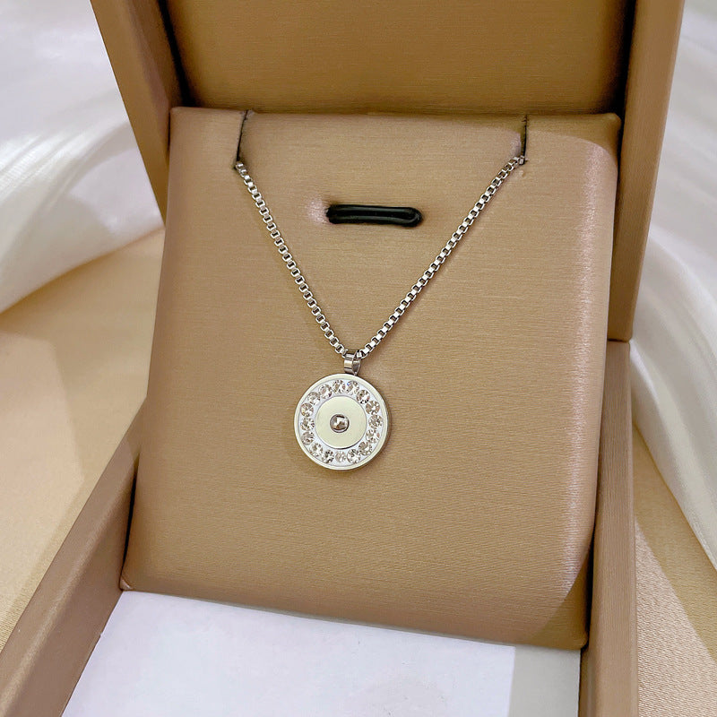 Collar Minimalista de Acero de Titanio Geométrico con Dije de Acero Inoxidable 304 Bañado para Unisex