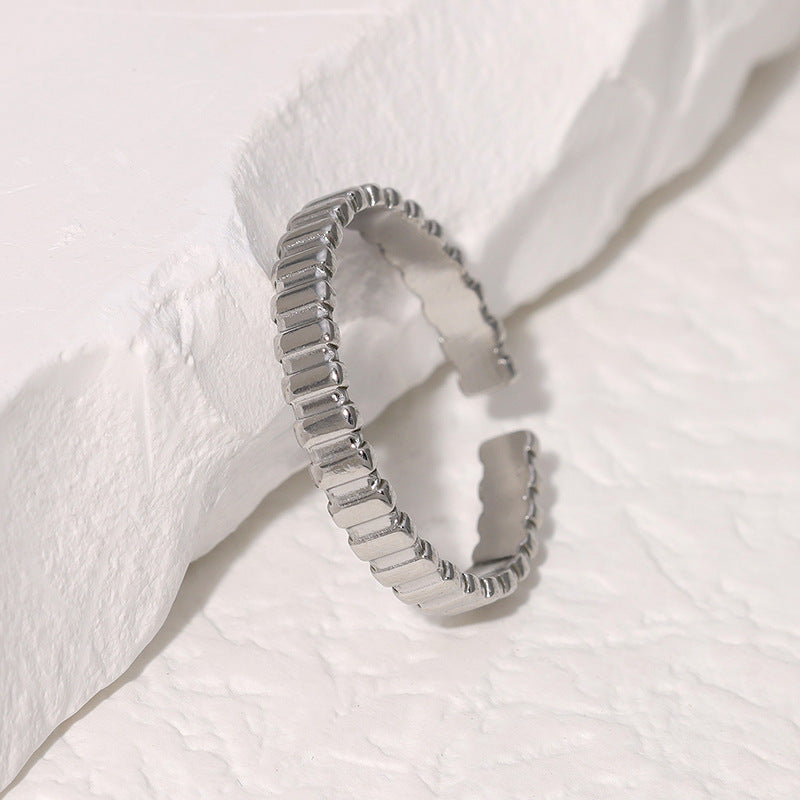 Anillo Abierto Ajustable de Acero Inoxidable con Diseño Geométrico Minimalista y Acabado Chapado para Mujer