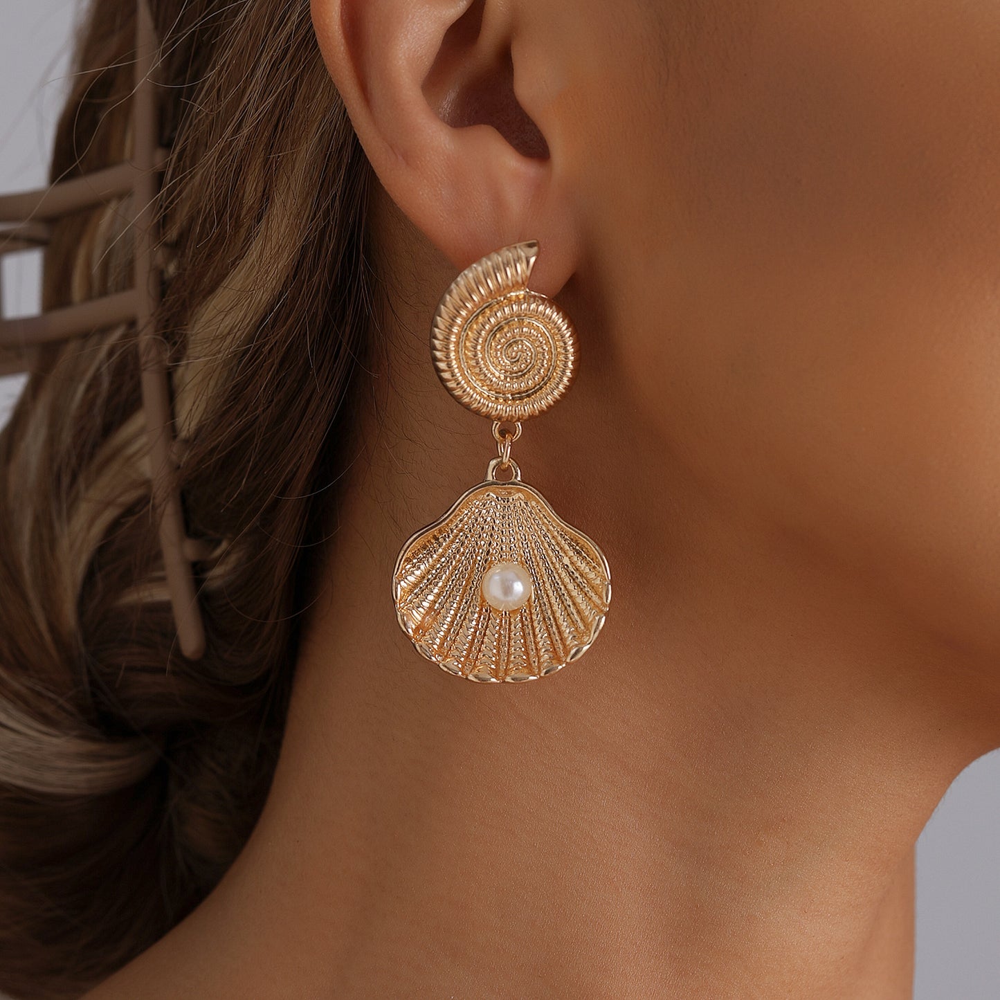 Vintage Style Geometric Seashell Earrings with Pearl Accents in Zinc Alloy with Electroplating Finish for Women