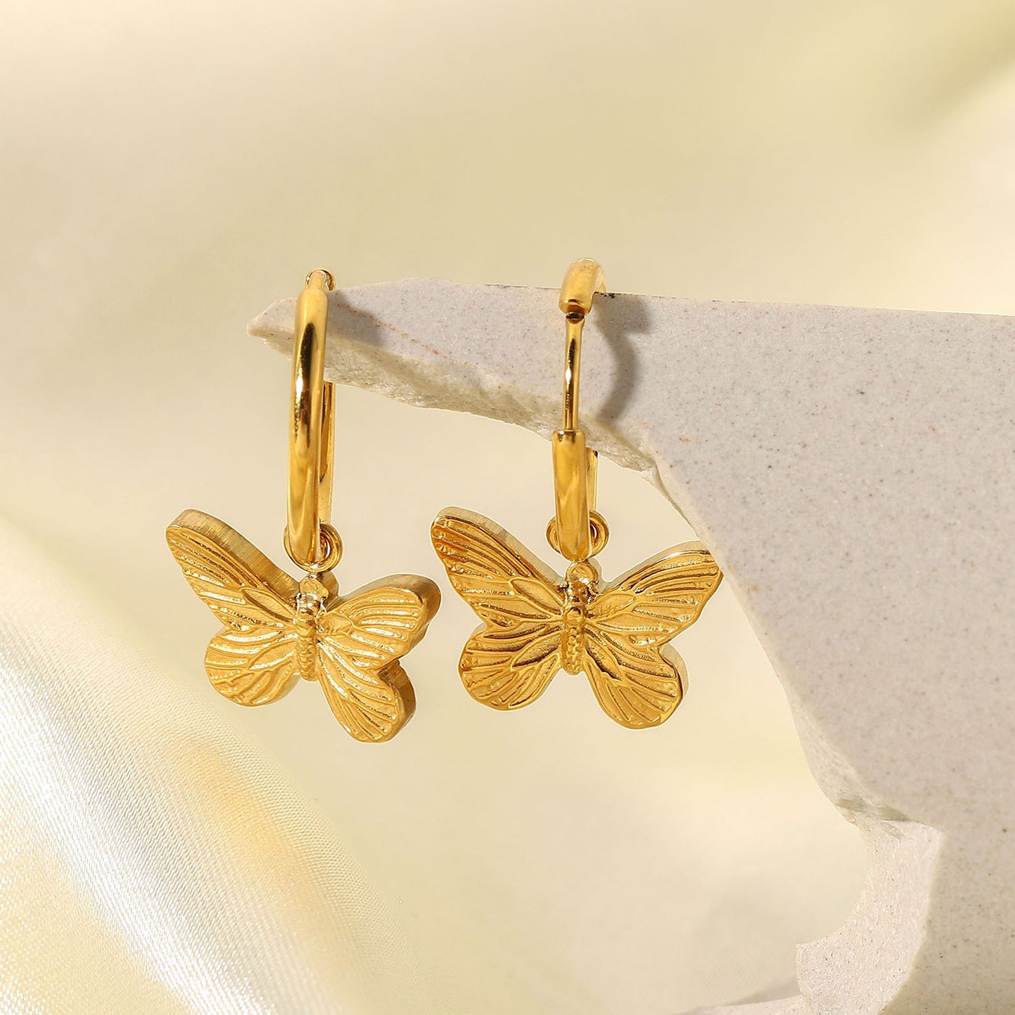 Pendientes de mariposa retro para mujer, de acero inoxidable con acabado chapado