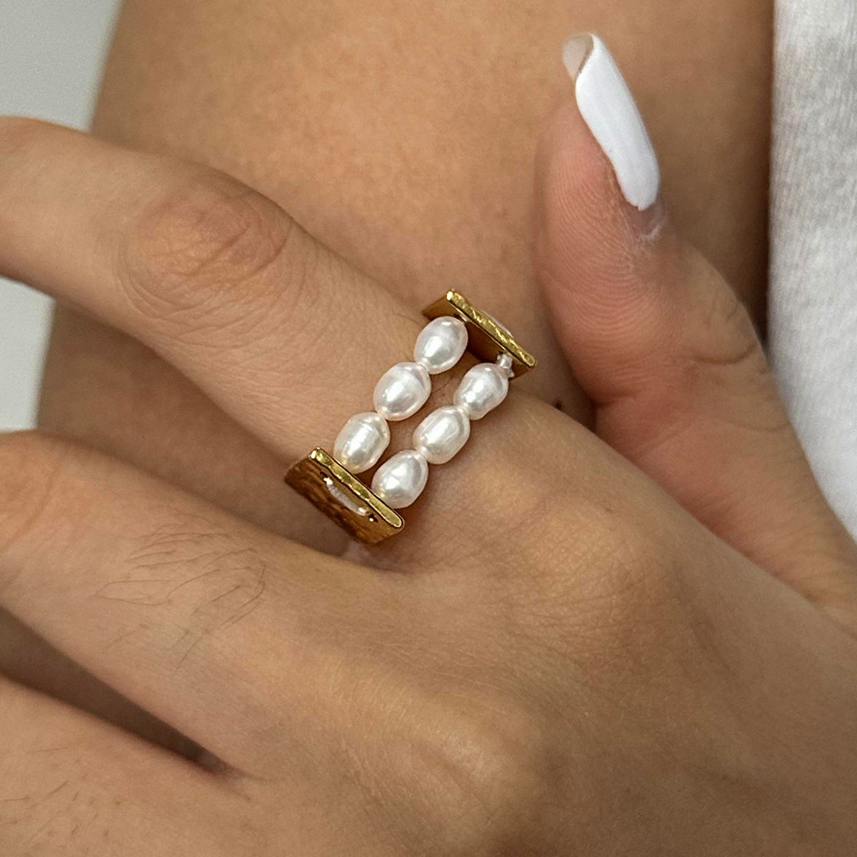 Anello alla moda a U geometrica in acciaio inossidabile placcato oro 18 carati con perla, da donna