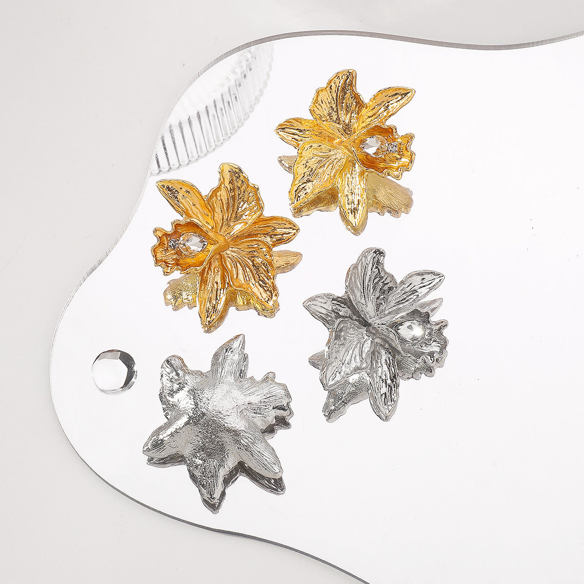 Pendientes de Aleación con Diseño Floral Geométrico Vintage para Mujer con Detalles de Diamantes de Imitación y Acabado Bañado