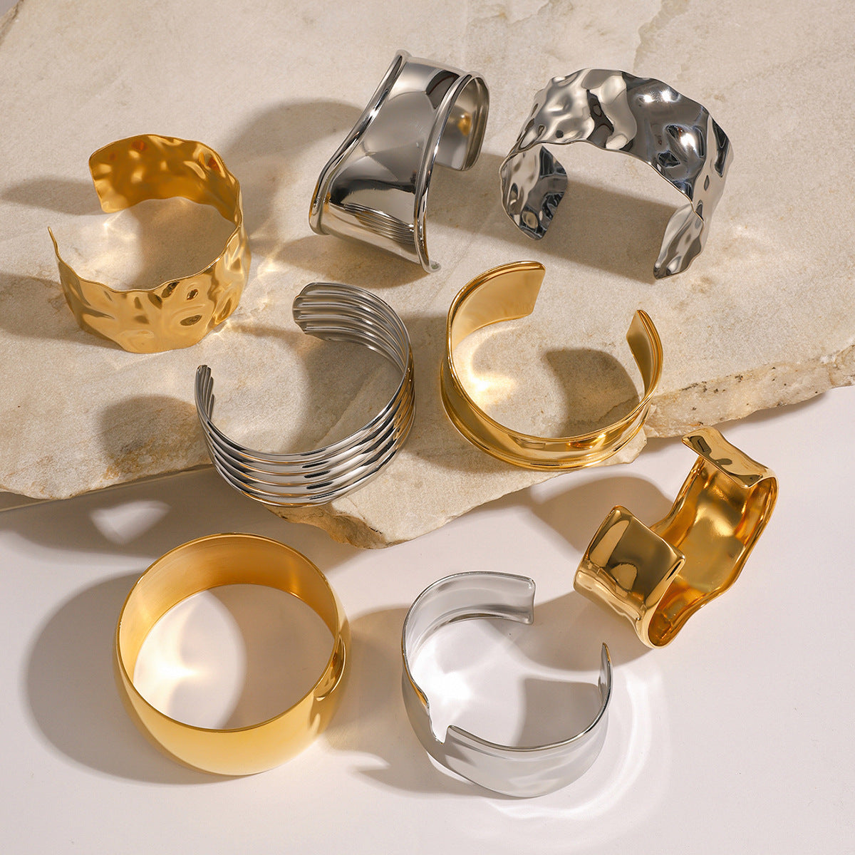 Bracciale rigido geometrico in acciaio inossidabile placcato oro