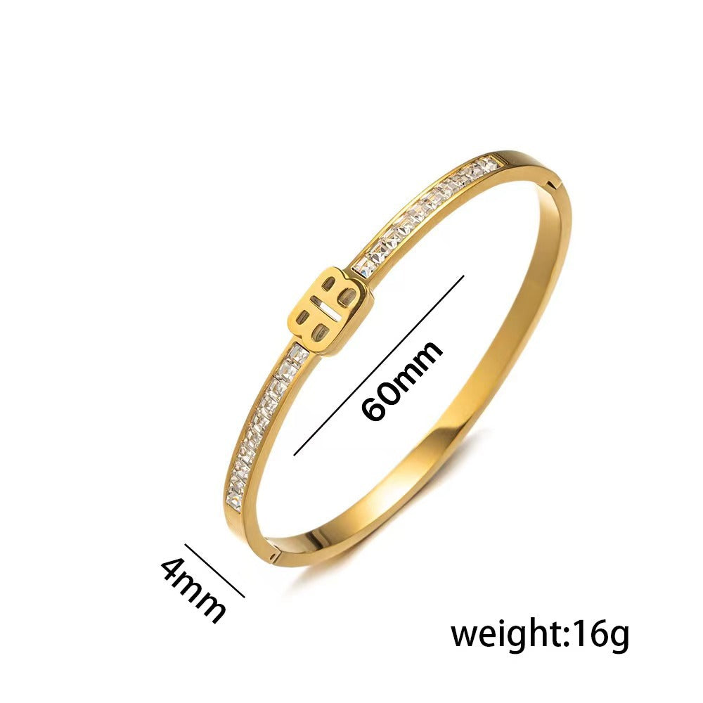 Fashion Minimalist BB Letter Bracelet for Women Made of Titanium Steel with Rhinestone Inlay and Plating Finish