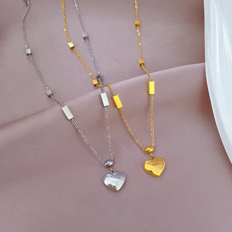 Collar minimalista de titanio y acero con colgante de corazón para mujer, cadena chapada en oro con patrón floral