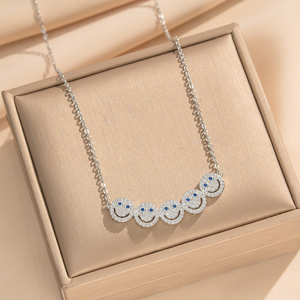 Light Luxury Star-Shaped Pendant Necklace for Women with 18K Gold Plated Copper and Titanium Steel O-Chain