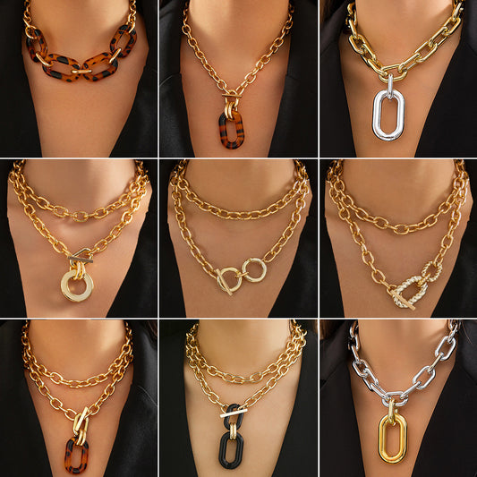 Collar con colgante de cruz geométrica estilo punk para mujer con cadena multicapa de aleación galvanizada y cierre de mosquetón