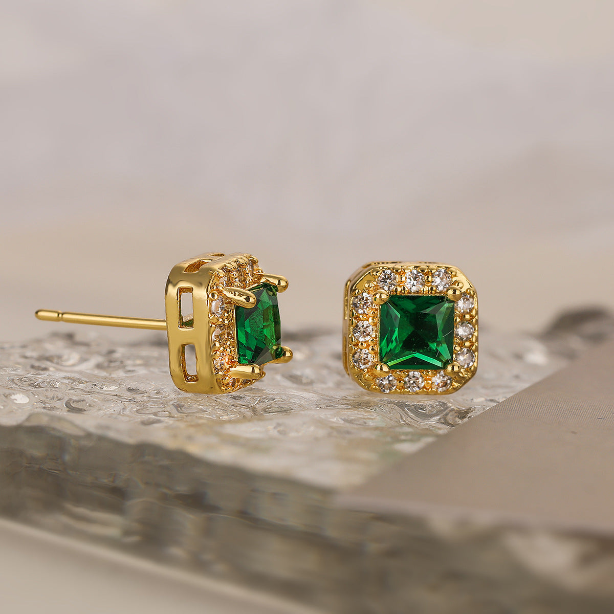 Orecchini geometrici quadrati minimalisti in rame con placcatura in oro e zirconi per donna