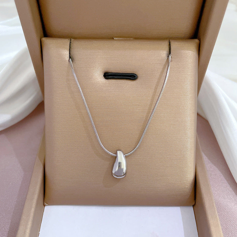 Collana con pendente geometrico minimalista in acciaio al titanio placcato per donna