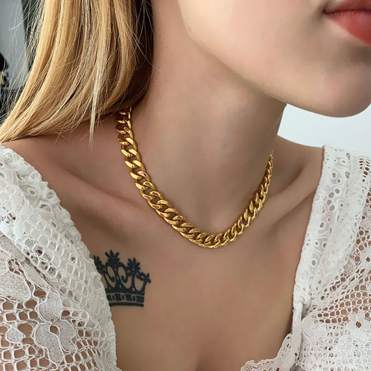 Collar con Colgante Geométrico de Acero de Titanio con Acabado Chapado para Mujer, Estilo Urbano Grueso de Moda