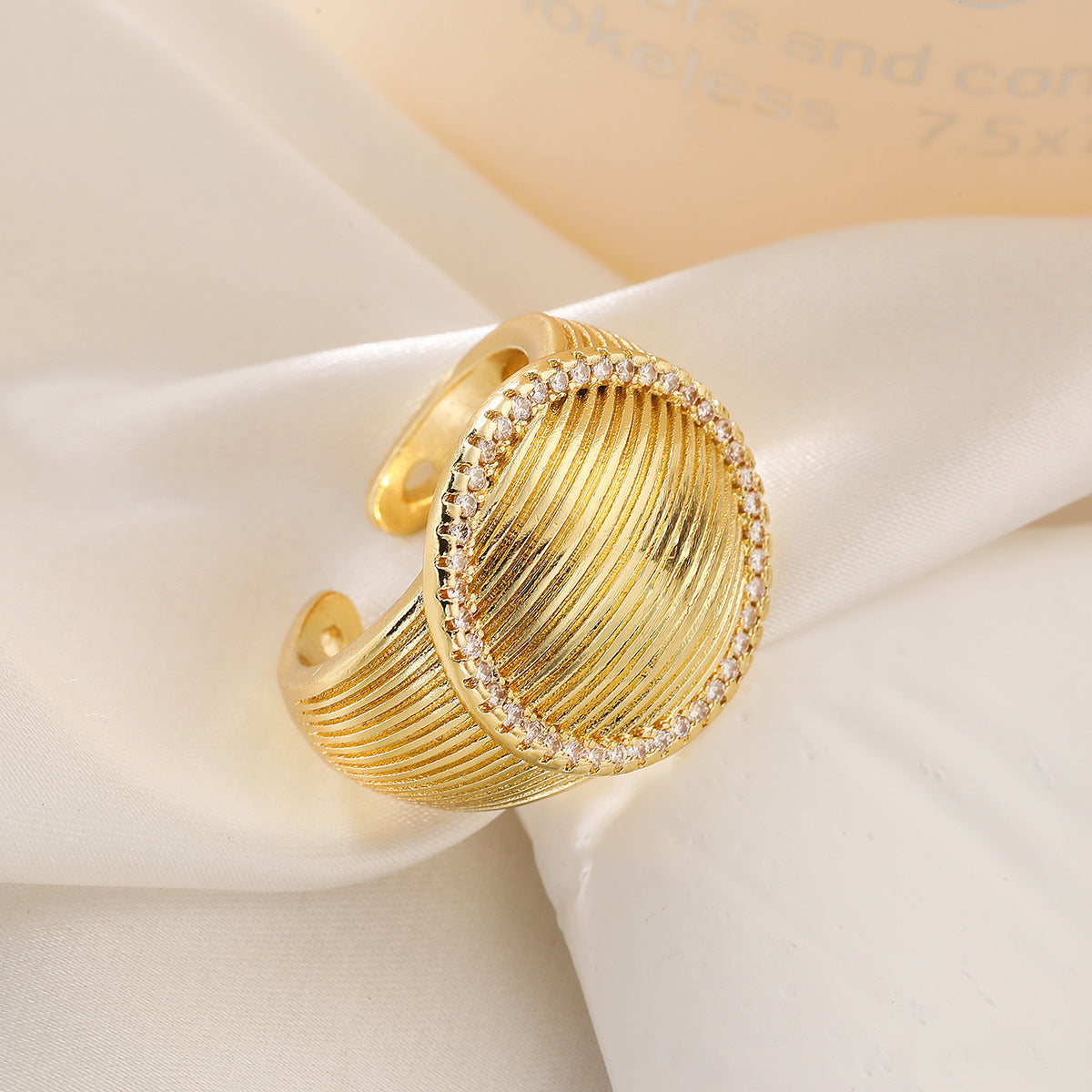 Fashionable Geometric Copper Ring with 18K Gold Plating and Zircon Inlay for Women