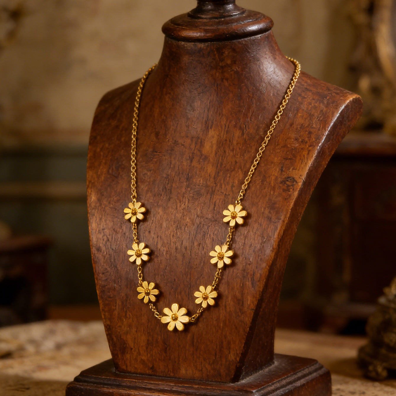 Elegante set collana e cavigliera in acciaio inossidabile placcato oro 18 carati con ciondolo a forma di fiore di margherita e catena a maglie, da donna