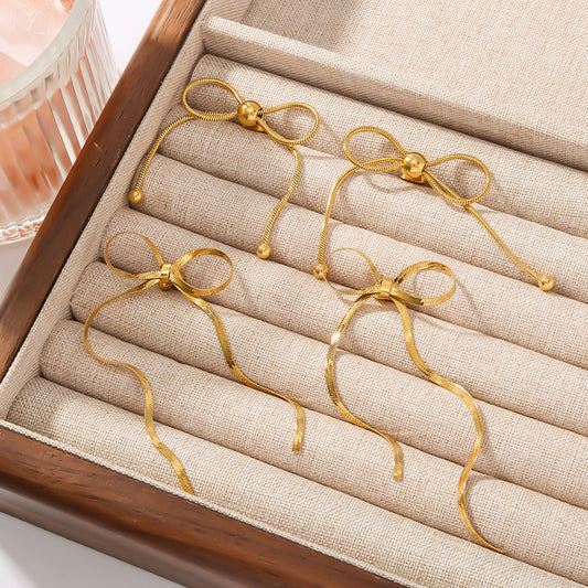 Pendientes de acero inoxidable con forma de lazo, borla y chapado en oro de 18 quilates para mujer
