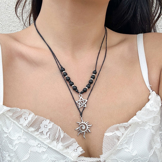 Collar con colgante de aleación vintage en forma de estrella con cuentas de piedra mate y acabado chapado para mujer
