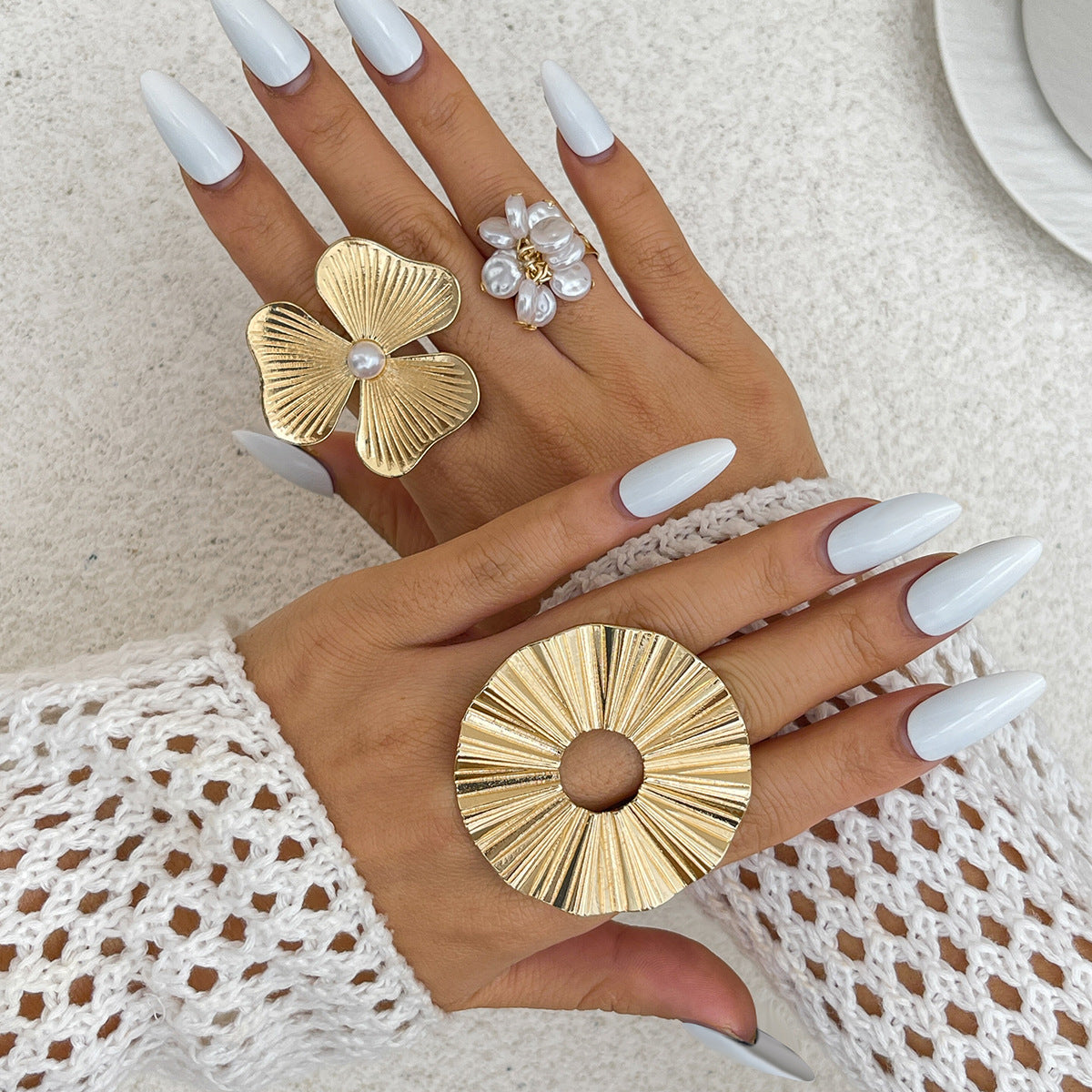 Bohemian Sweet Hollow Round Floral Zinc Alloy Plated Ring Set with Pearl Inlay for Women