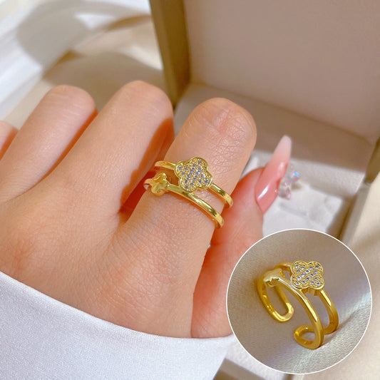 Anillo minimalista de latón chapado en oro con forma de corona para mujer