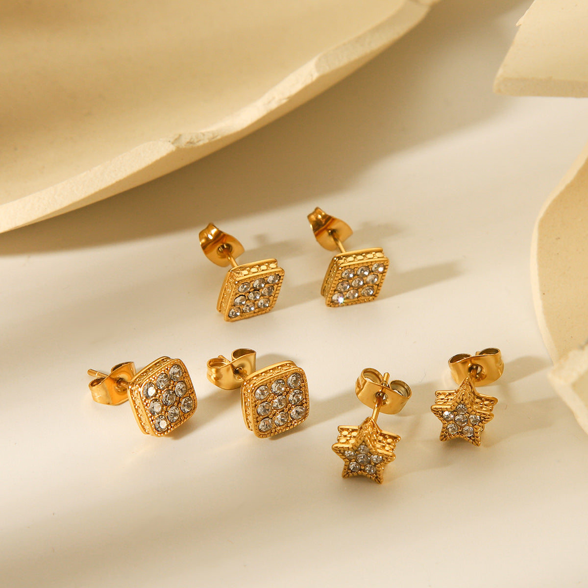 Geometric Star-Shaped Stainless Steel Earrings with Rhinestone Inlay for Women, Plated in 18K Gold Tone, Minimalist and Trendy Fashion Ear Studs