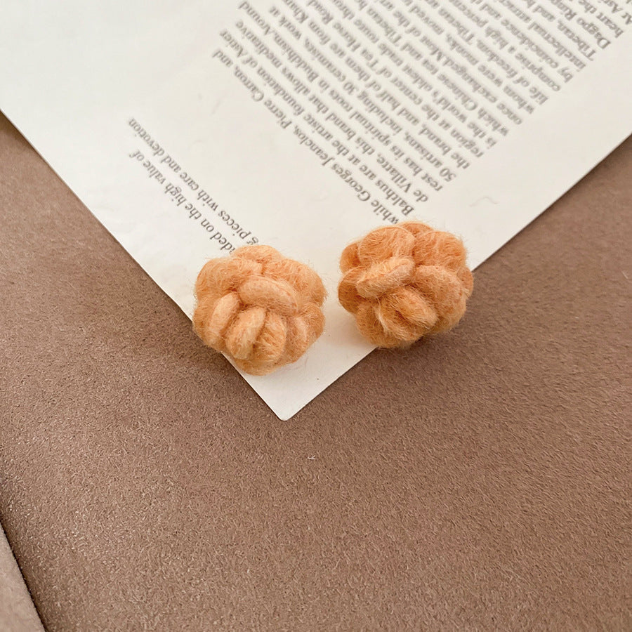 Pendientes de punto florales, elegantes y delicados para mujer con postes de acero inoxidable, lujo ligero para uso diario