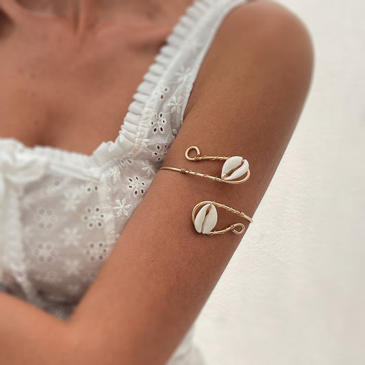 Minimalist Irregular Spiral Shell Bracelet for Women with Electroplated Finish Natural Ocean-Inspired Design
