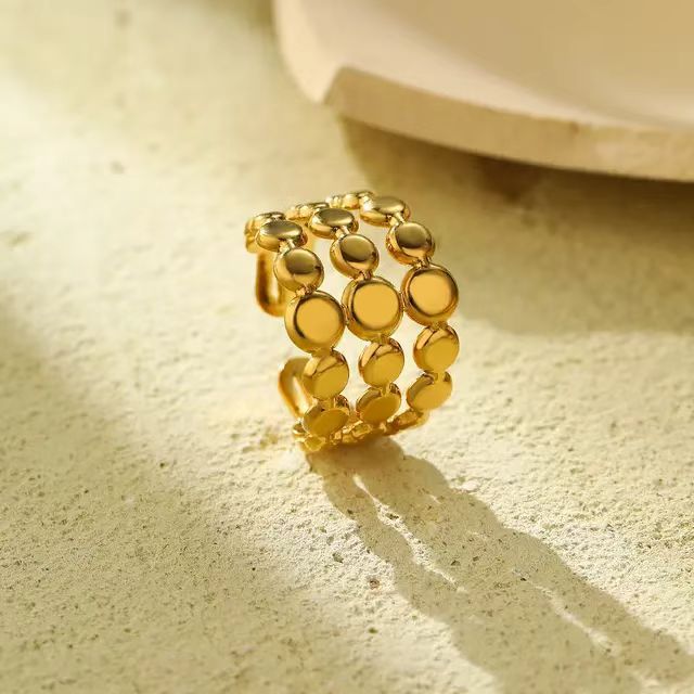 Anillo de titanio irregular de tres niveles de estilo francés vintage para mujer con acabado chapado