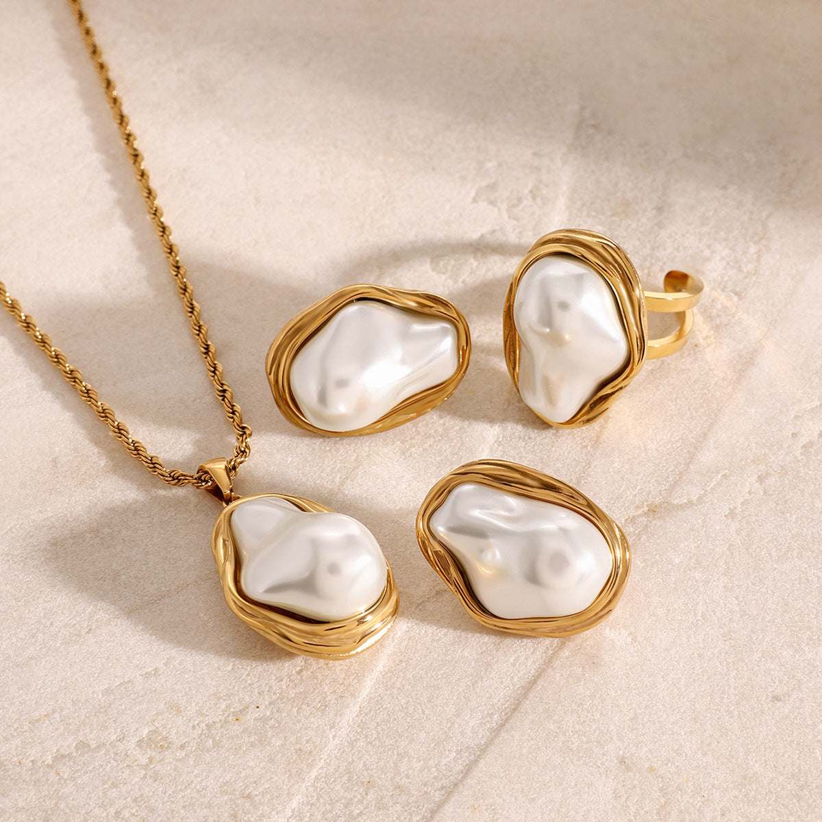 Elegant Geometric Stainless Steel 18K Gold Plated Pearl Necklace for Women