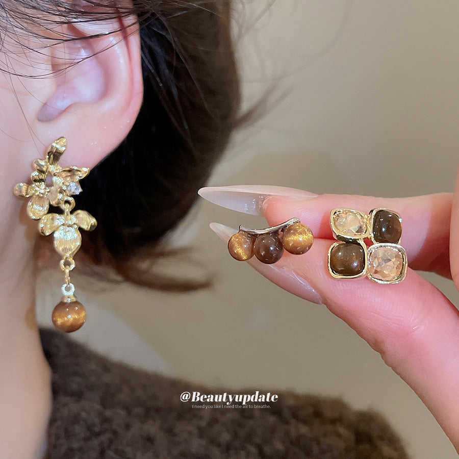 Pendientes de Resina Retro Florales con Postes de Acero Chapados en Oro para Mujer, Tono Marrón Tierra, Joyería Elegante y Versátil de Lujo para la Oreja
