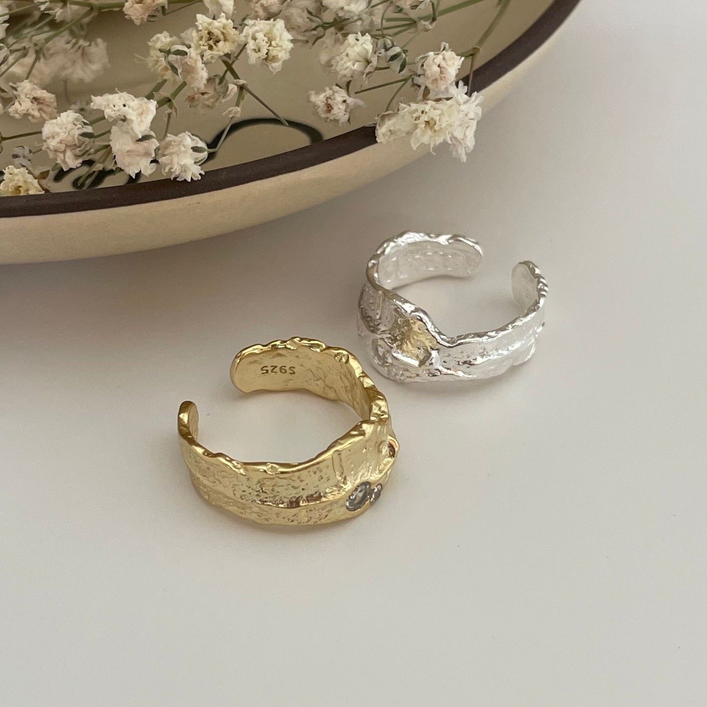 Anillo Corazón Texturizado Minimalista de Plata de Ley 925 con Circonita Cúbica para Mujer