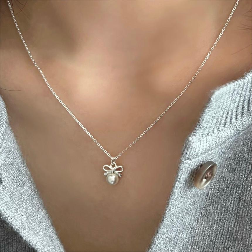 Minimalist Bowknot Pearl Necklace in 925 Sterling Silver with Geometric Design and Rhodium Plating