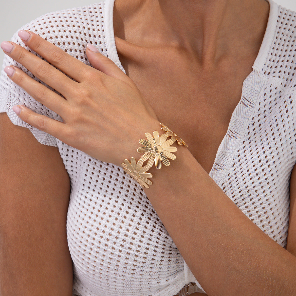 Luxury Elegant Floral Plated Iron Wide Cuff Bracelet for Women