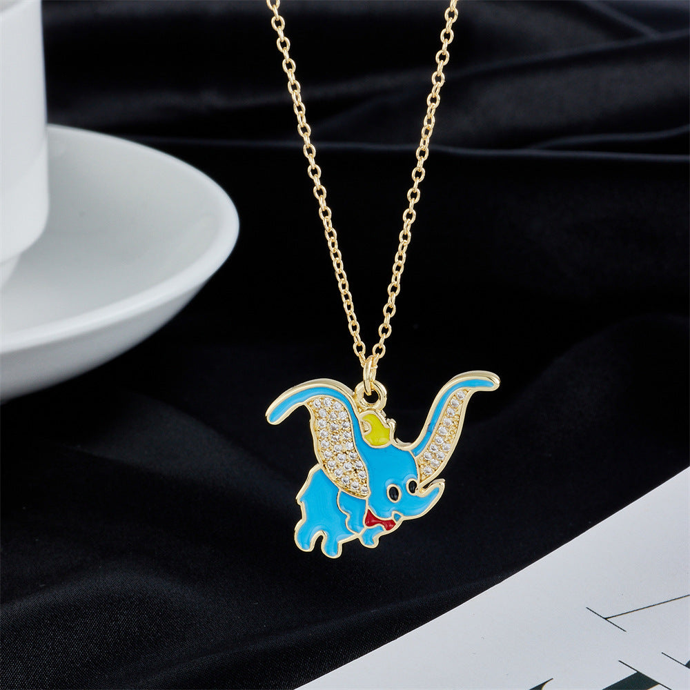 Collana pendente a forma di elefante minimalista da donna con base in rame e placcatura in oro 18 carati, finitura smaltata e intarsio in zirconi
