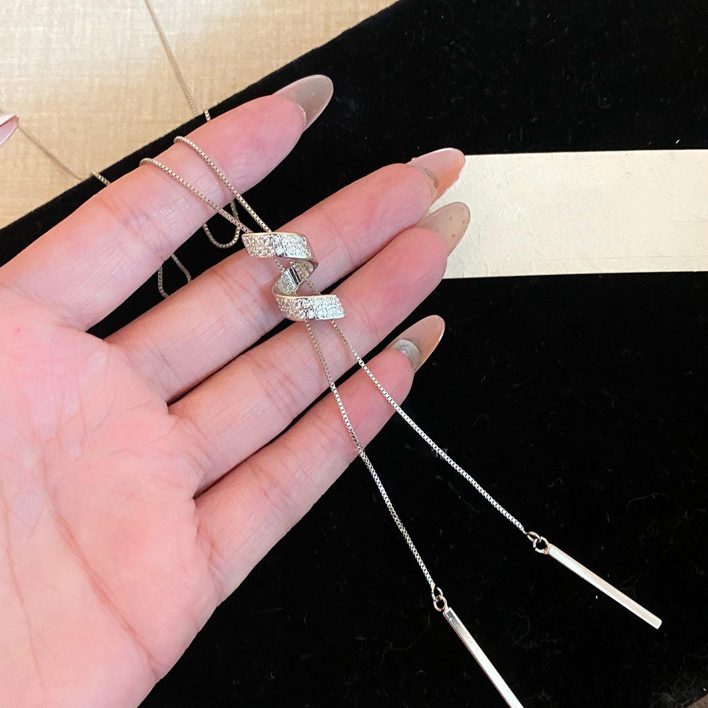 Collana con Ciondolo a Lettera S in Rame Placcato Minimalista per Donna, Catena Maglione Estetica Fredda con Accenti di Strass