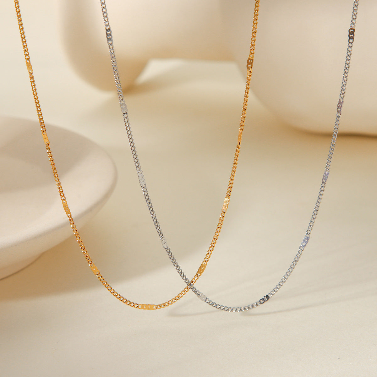 Minimalist Geometric Stainless Steel Gold-Plated Necklace for Women Locket Chain Hypoallergenic Fade-Resistant