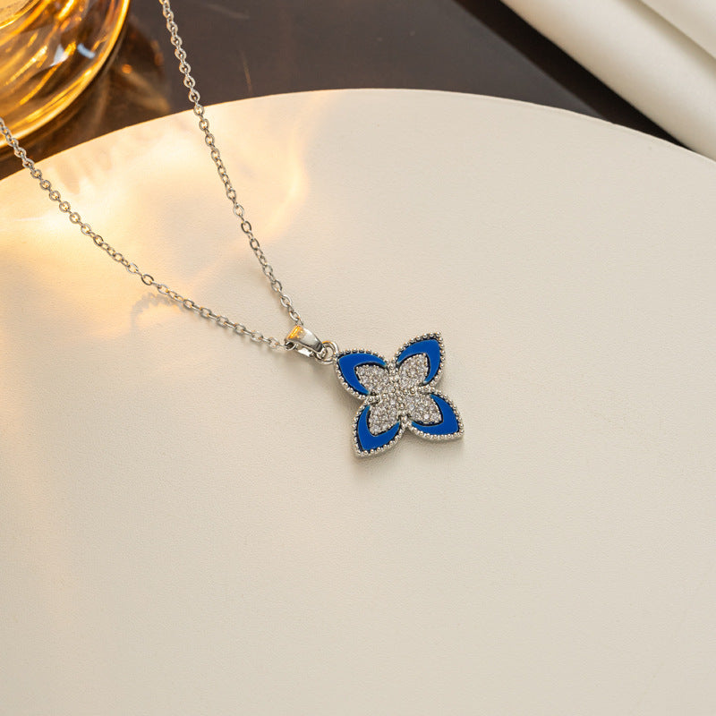 Collana Minimalista con Ciondolo a Cuore, Fiocchi e Strass in Acciaio al Titanio Placcato su Catena a O