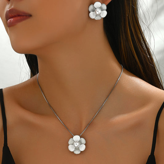 Collana e orecchini in rame a forma di fiore stile floreale con intarsio di perle da donna
