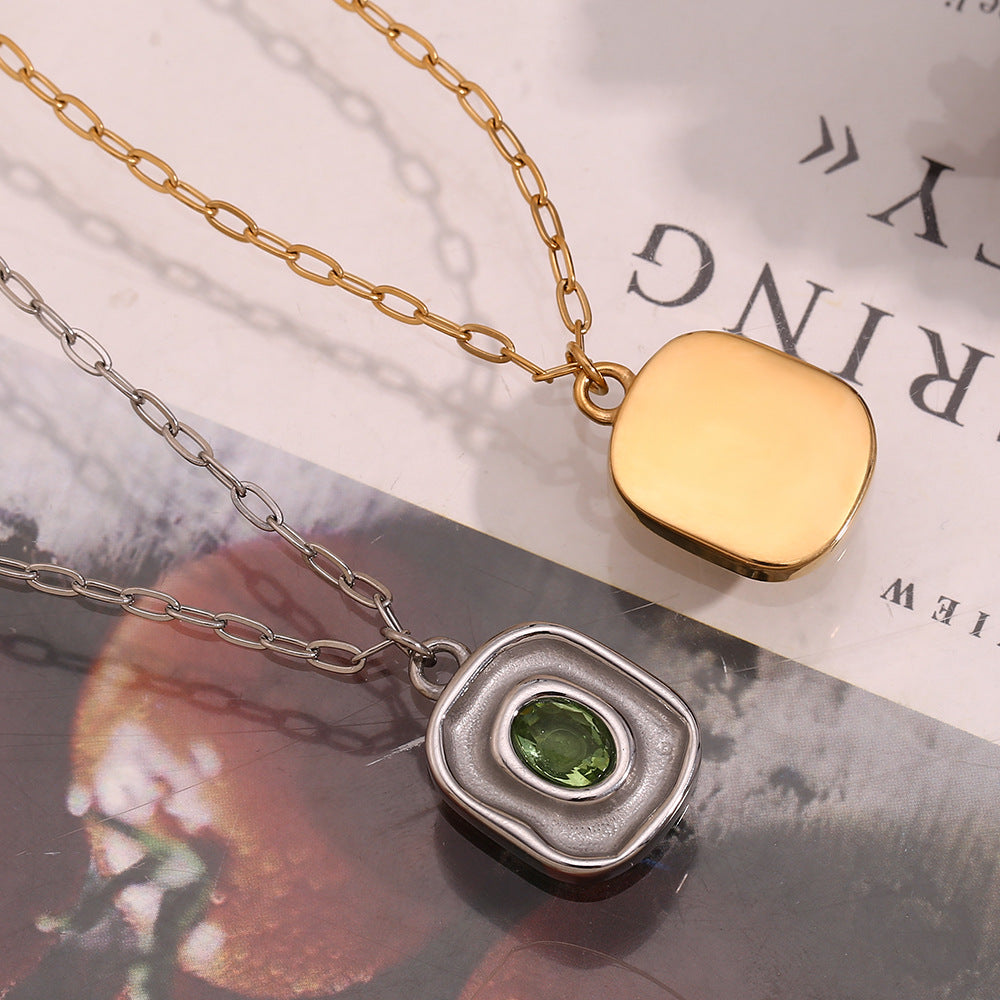 Collana da donna ovale in acciaio inossidabile placcato oro 18K con ciondolo vintage in zircone verde