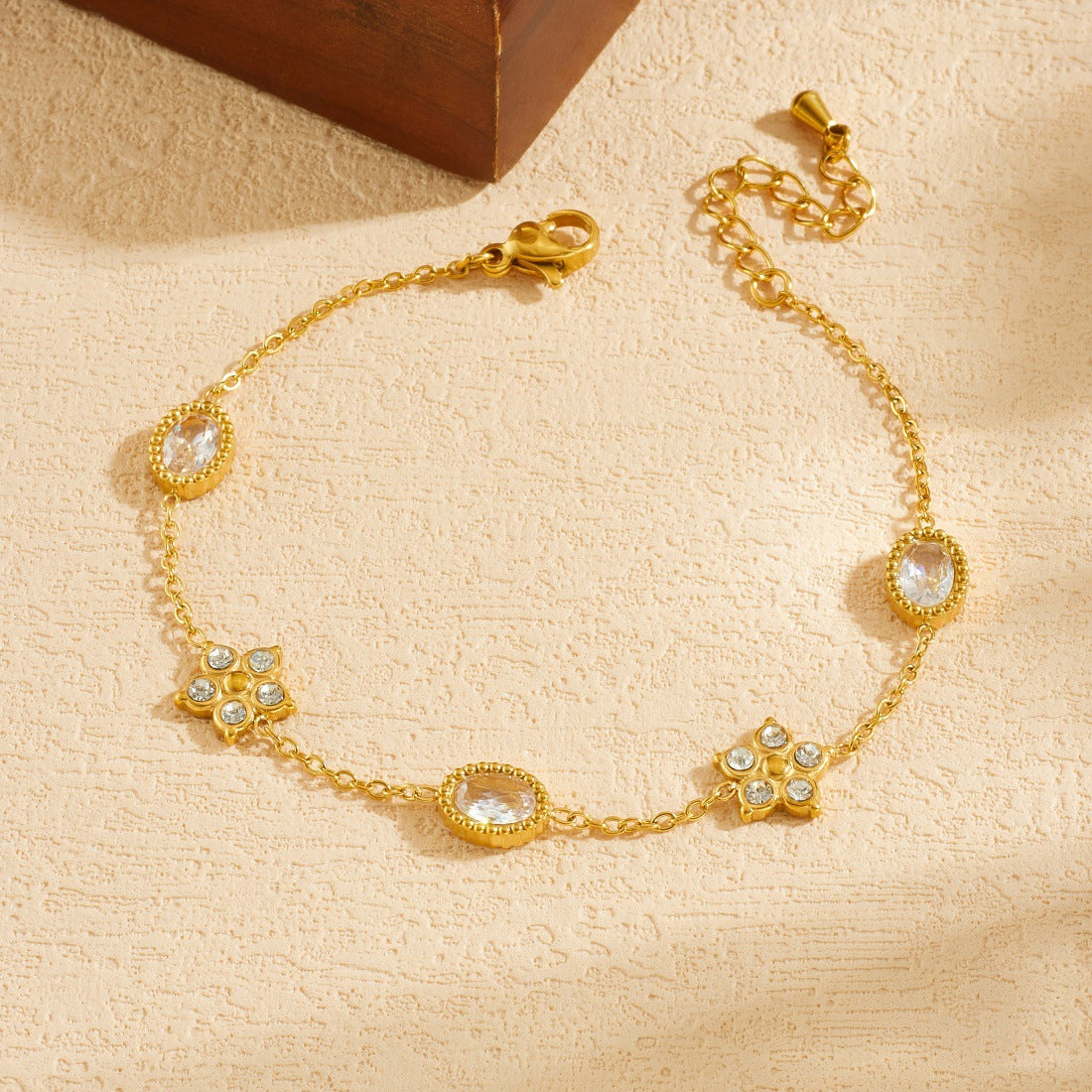 Minimalist Sweet Gold Plated Stainless Steel Rhinestone Floral Star Oval Bracelet