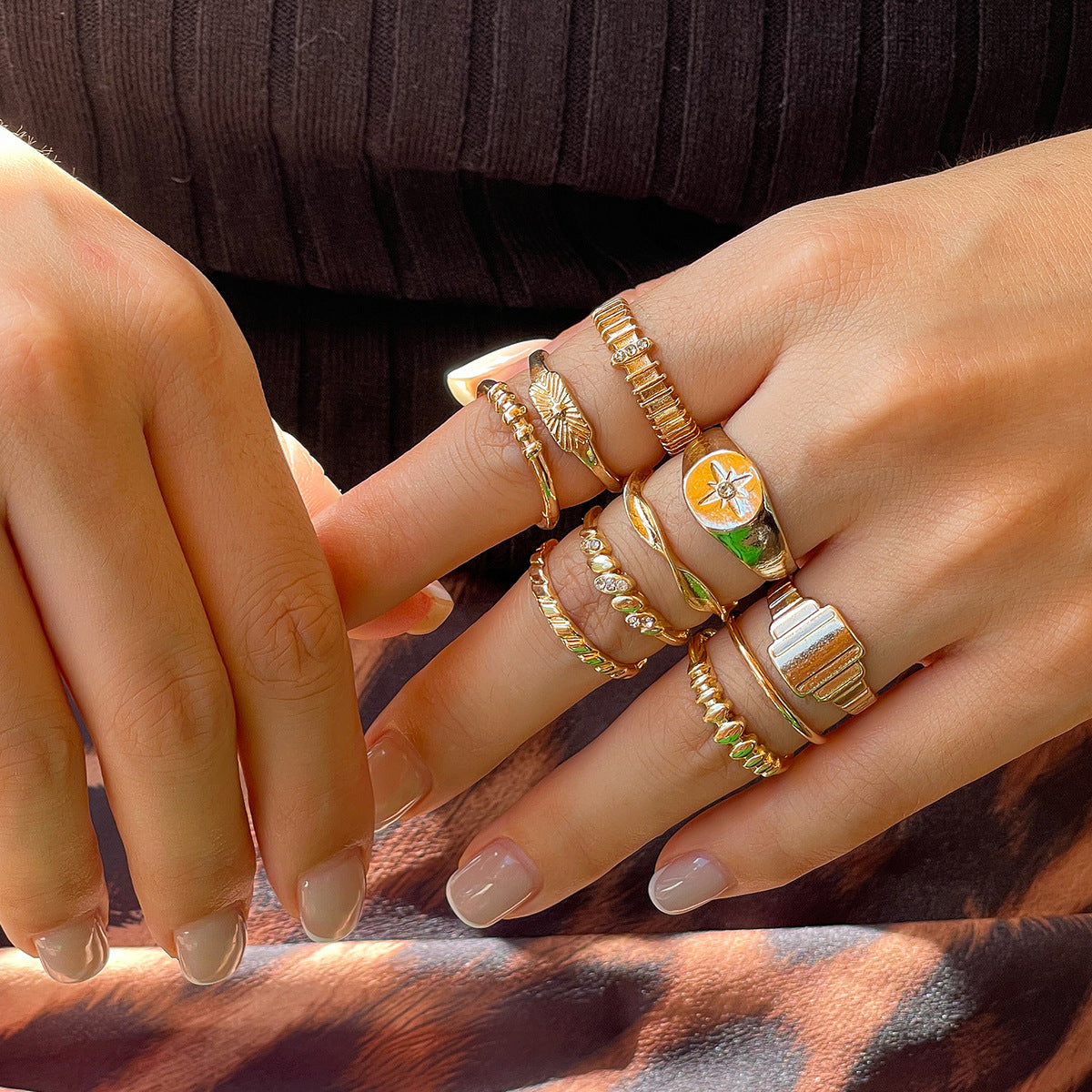 Anello da donna minimalista geometrico in lega a specchio con superficie placcata e design a fascia circolare