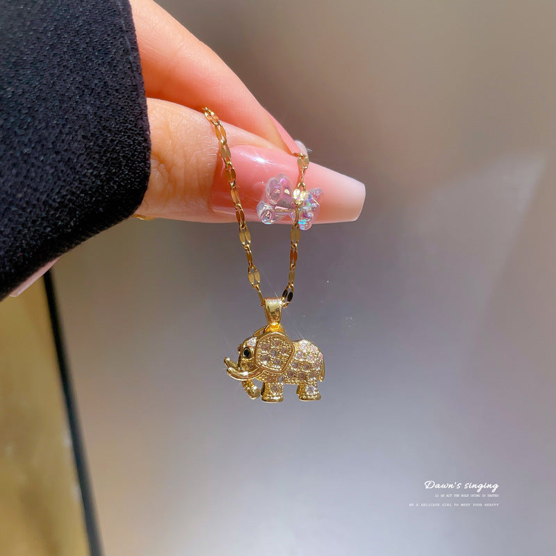 Collana con ciondolo a forma di elefante fumetto di lusso in acciaio al titanio con intarsio di strass per catena da collo unisex