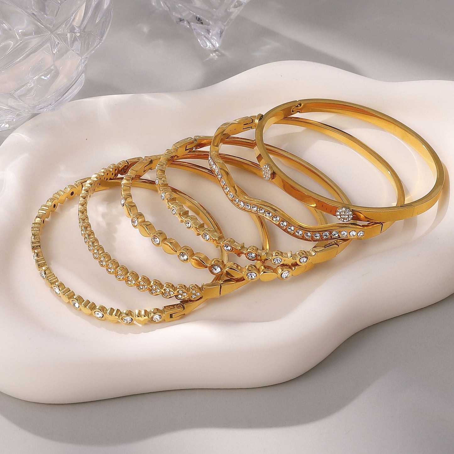 Bracciale di lusso in acciaio inossidabile con strass intarsiati a forma di cuore, braccialetto placcato ipoallergenico da donna