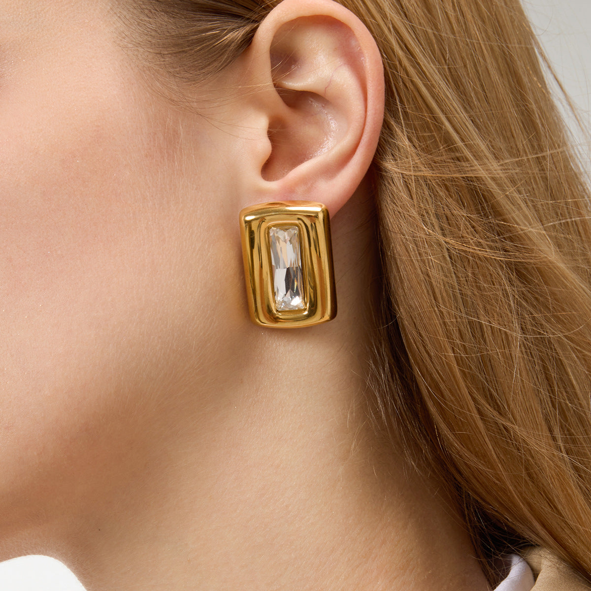 Orecchini a perno da donna in acciaio di titanio con design geometrico minimalista e intarsio di zirconi, in acciaio inossidabile galvanizzato