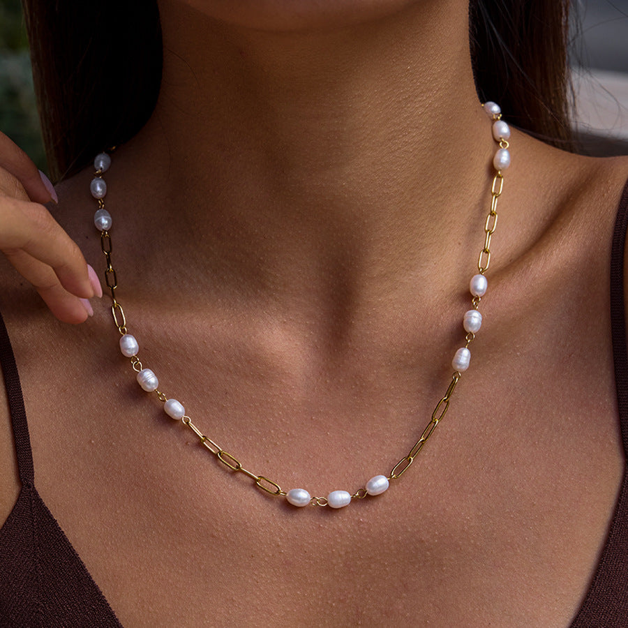 Collana lunga da donna in acciaio al titanio con perle d'acqua dolce, placcata, look minimalista a strati