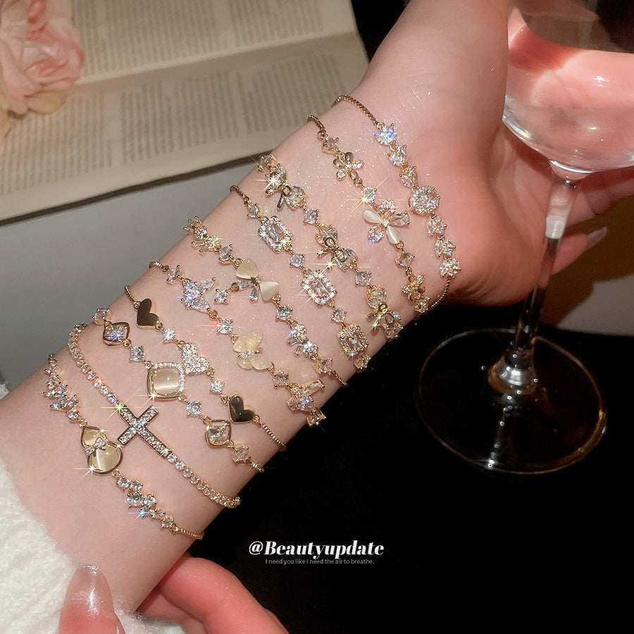 Elegante Pulsera Floral de Zirconia Chapada en Oro de Lujo para Mujer con Diseño Inspirado en Insectos y Motivo de Mariposa