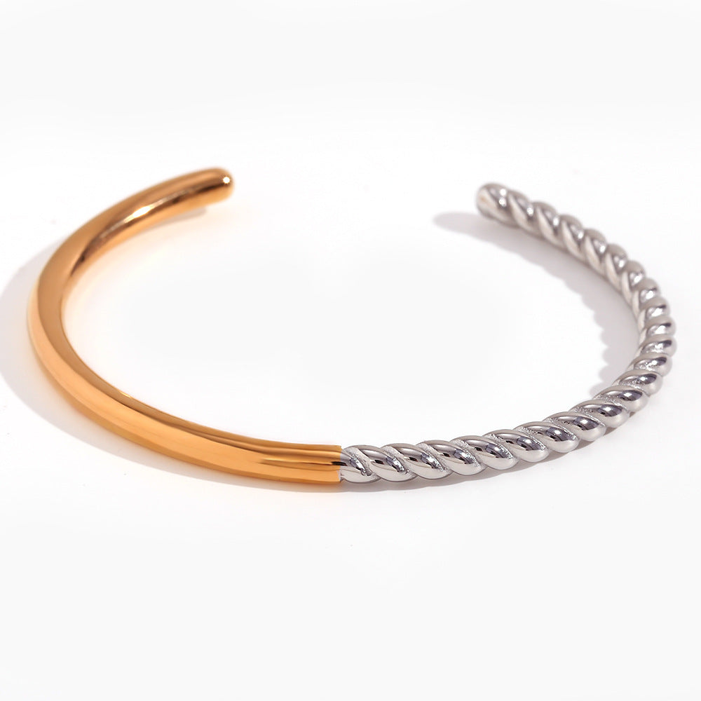 Bracciale Minimalista Elegante in Acciaio al Titanio con Design a Maglie Intrecciate Lucidate e Placcatura in Oro 18K da Donna