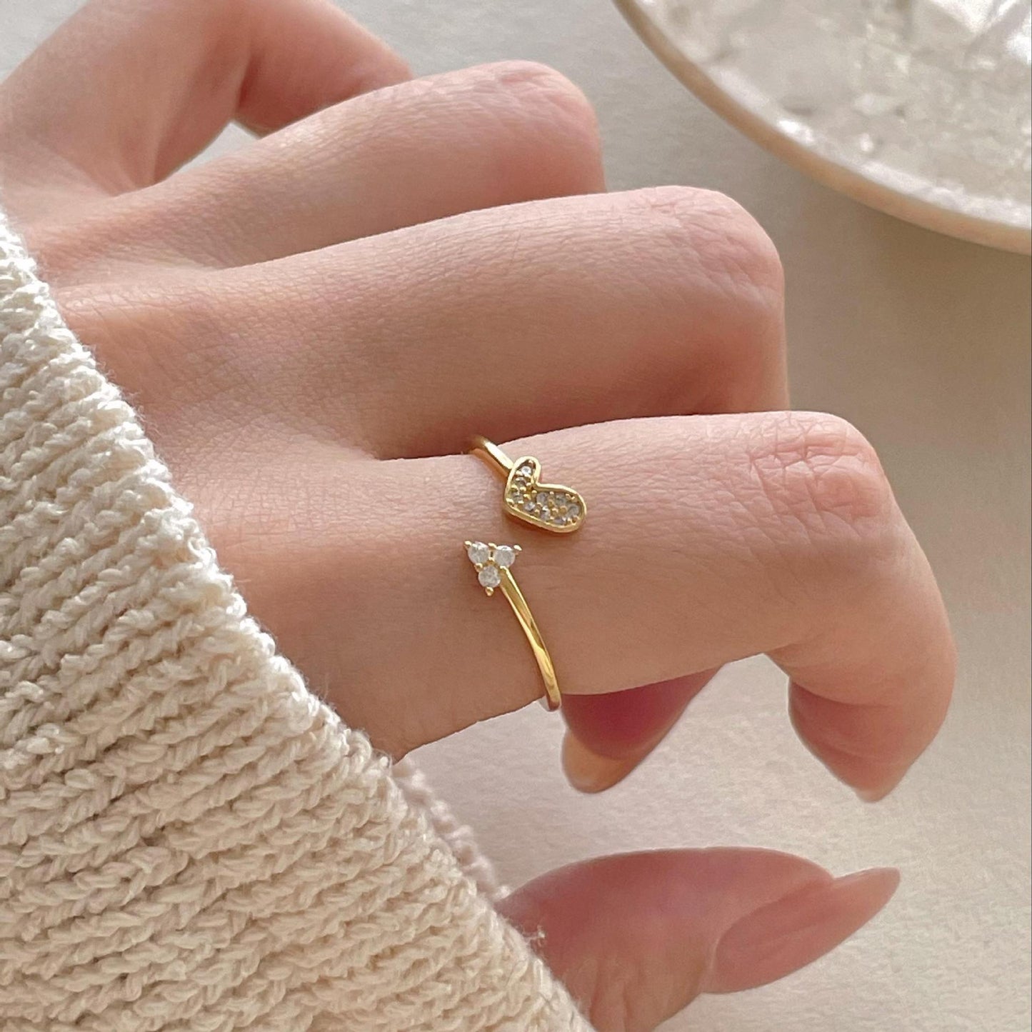 Anillo Minimalista de Plata de Ley 925 en Forma de Corazón y Triángulo con Incrustaciones de Circonita para Mujer