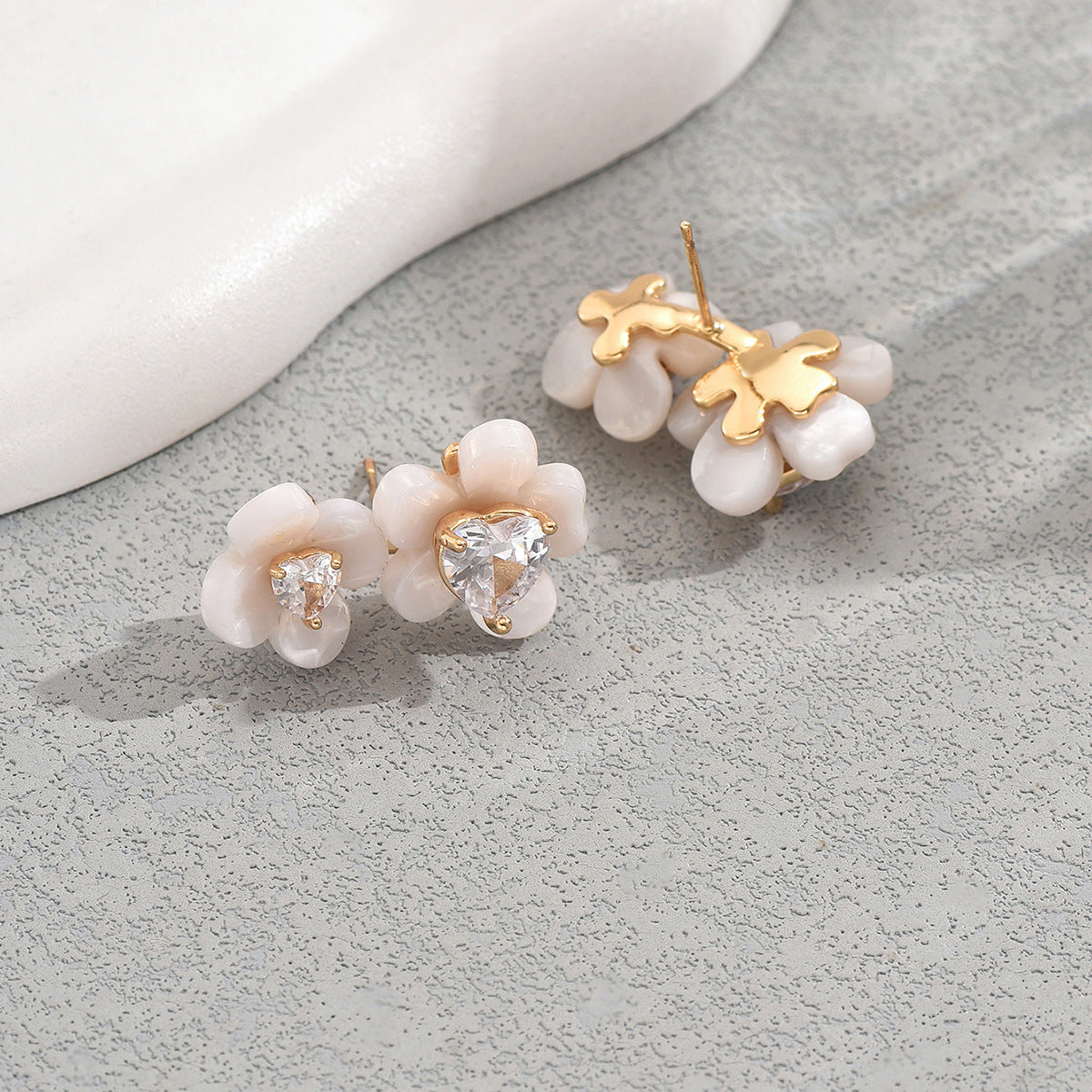 Pendientes Minimalistas Florales Geométricos con Incrustaciones de Zirconia en Acero Inoxidable para Mujer